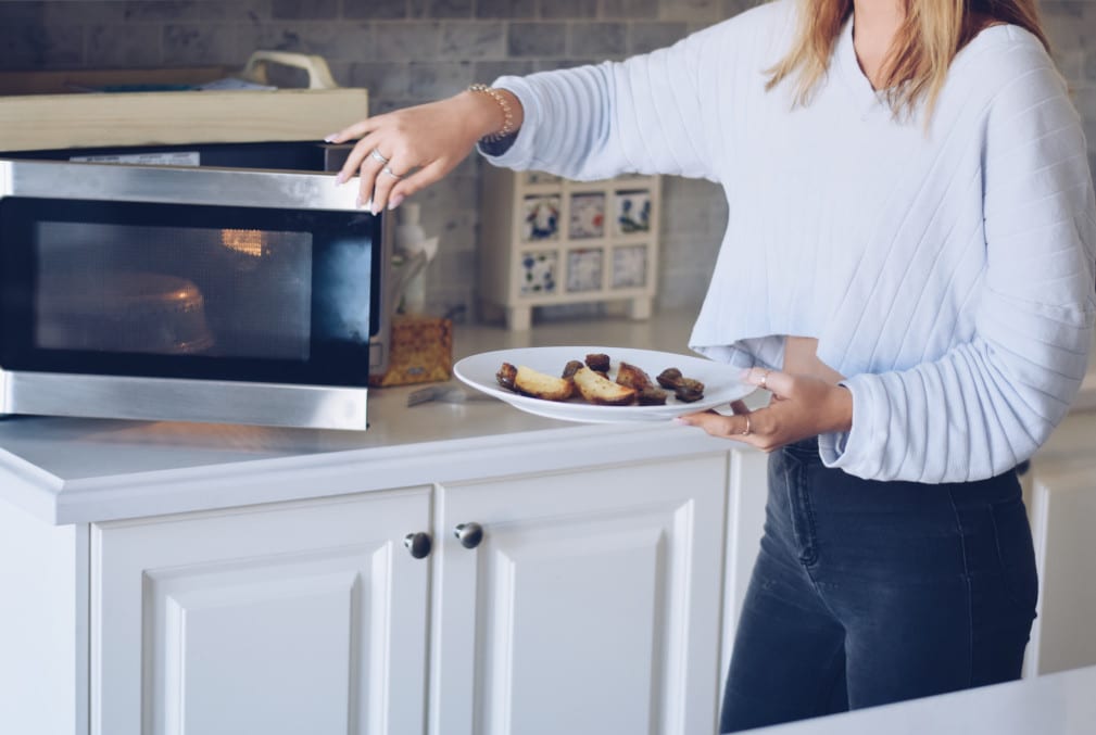 https://inmiron.com.au/wp-content/uploads/2020/10/young-teenage-girl-is-warming-up-food-plate-in-a-microwave-oven-nominated_t20_98X4nA.jpg